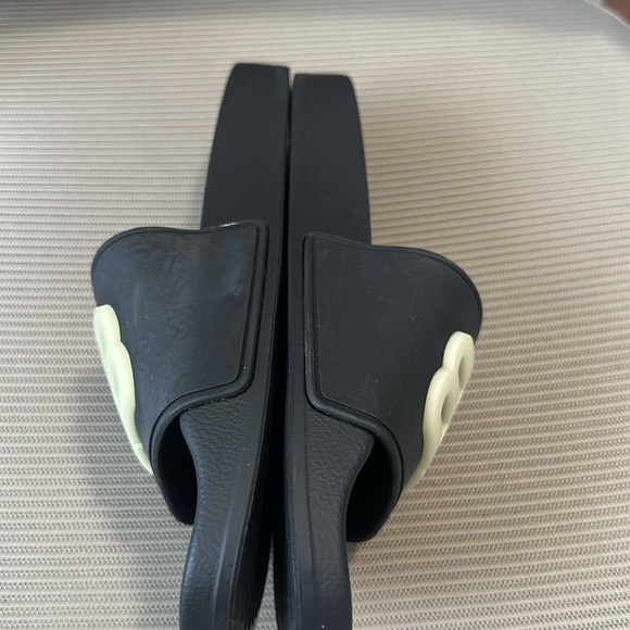 Balenciaga BB glow in the dark pool slides - Picture 3 of 6